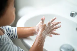 Kosmetyki dla niemowląt: jak czytać składy i wybierać naprawdę delikatne produkty?