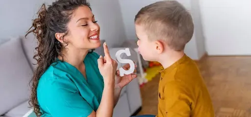 Kiedy dziecko potrzebuje terapii logopedycznej?